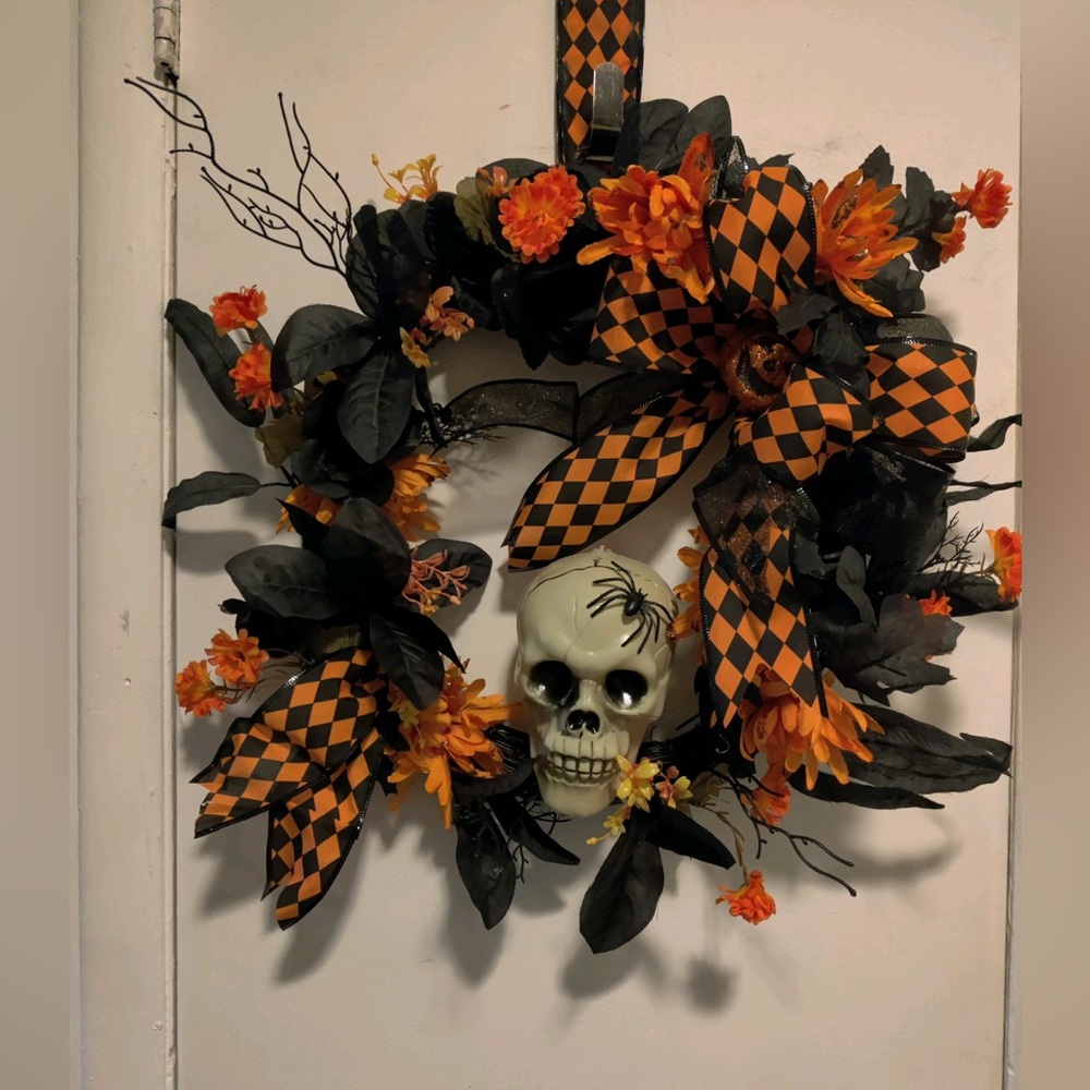 Handmade skull Halloween wreath
